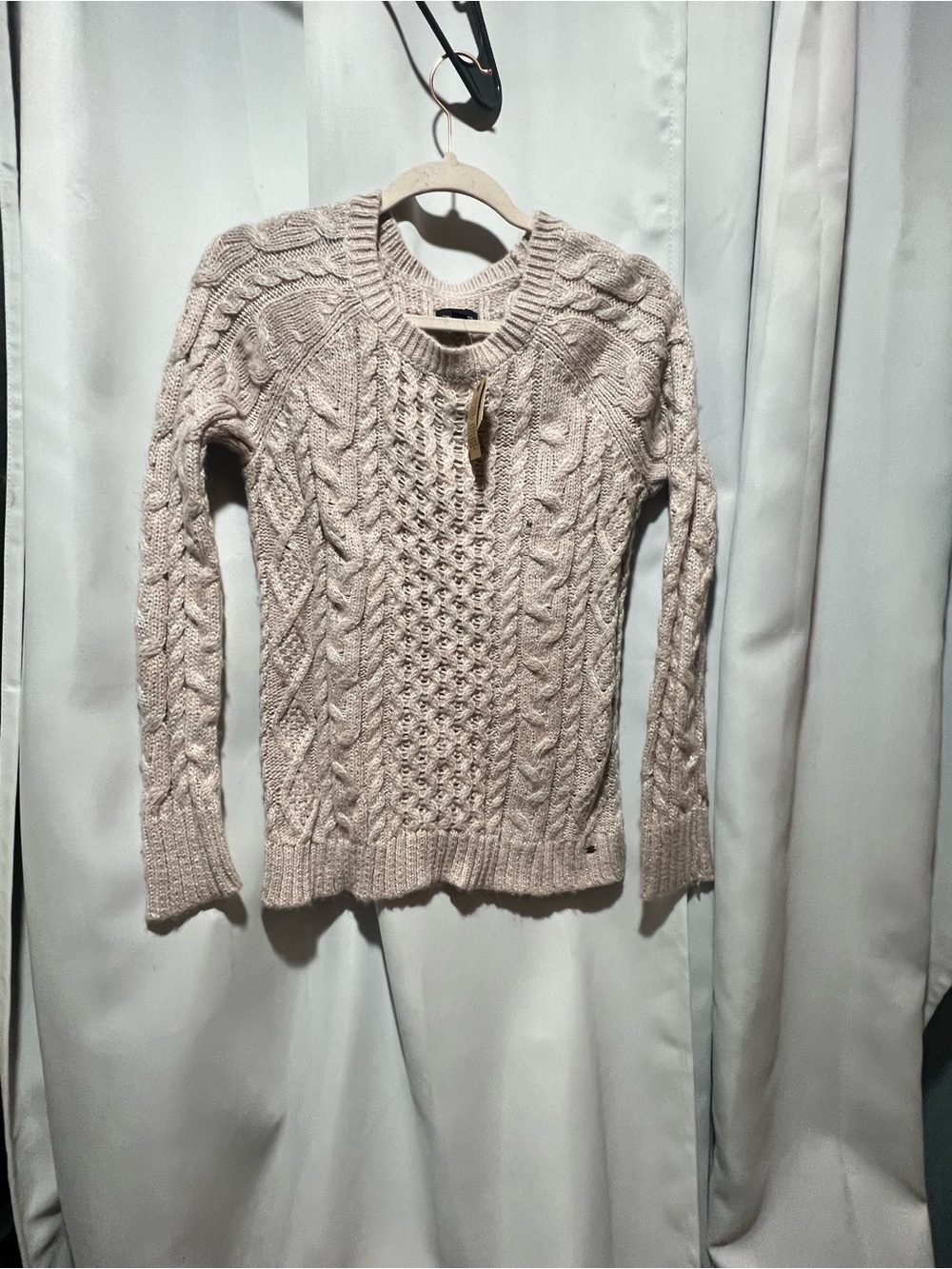 NWT American Eagle Cable Knit Metallic Shimmer Sweater Medium Oatmeal Cozy Crew - Picture 2 of 6